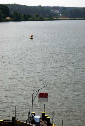 Schlüsselburg an der Weser - Gut Neuhof, ehemaliges Herrenhaus am rechten Weserufer in Heimsen Schlüsselburg an der Weser - Gut Neuhof, ehemaliges Herrenhaus am rechten Weserufer in Heimsen