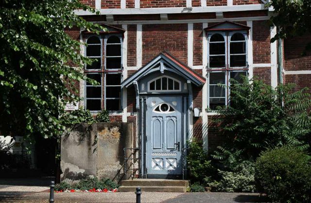 Seitentür der Fachwerk-Kirche St. Peter und Paul in Hamburg-Bergedorf Seitentür der Fachwerk-Kirche St. Peter und Paul in Hamburg-Bergedorf