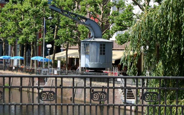 Hamburg-Bergedorf - der 120 Jahre alte Hafenkran am Serrahnkai am alten Bergedorfer Hafen Hamburg-Bergedorf - der 120 Jahre alte Hafenkran am Serrahnkai am alten Bergedorfer Hafen