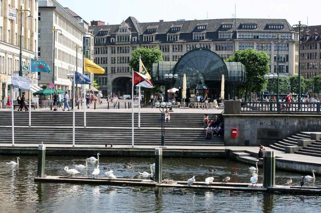 Alstertreppen an der Kleinen Alster und Rathausmarkt, Hamburg Alstertreppen an der Kleinen Alster und Rathausmarkt, Hamburg