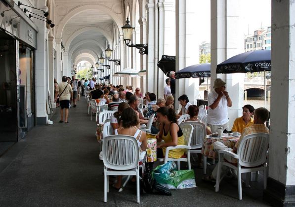 Die Alsterarkaden - Freie und Hansestadt Hamburg Die Alsterarkaden - Freie und Hansestadt Hamburg