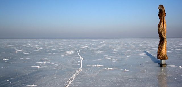 Das Steinhuder Meer im Winter - brüchiges Eis vor der Steinhuder Promenade Das Steinhuder Meer im Winter - brüchiges Eis vor der Steinhuder Promenade