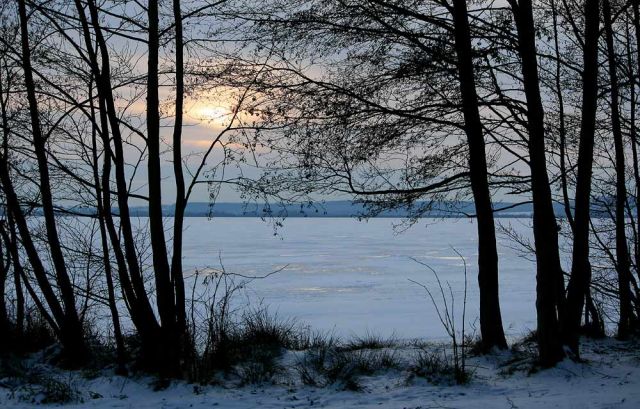 Winterzeit - das zugefrorene Steinhuder Meer vor dem Norduferweg Winterzeit - das zugefrorene Steinhuder Meer vor dem Norduferweg