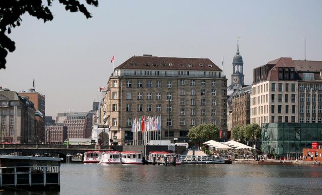 Kleine Alster, Jungfernstieg und Bootsanleger - die Binnenalster in Hamburg Kleine Alster, Jungfernstieg und Bootsanleger - die Binnenalster in Hamburg