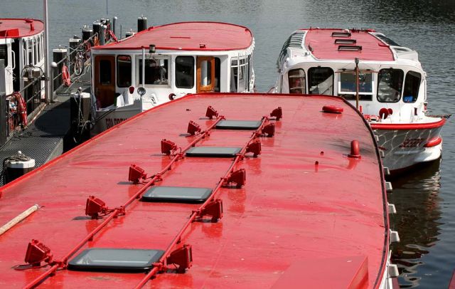 Verschiedene Alsterdampfer am Bootsanleger - Jungfernstieg Hamburg Verschiedene Alsterdampfer am Bootsanleger - Jungfernstieg Hamburg