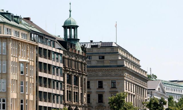 Fassaden der Verwaltungsgebäude am Ballindamm - Binnenalster, Hamburg Fassaden der Verwaltungsgebäude am Ballindamm - Binnenalster, Hamburg