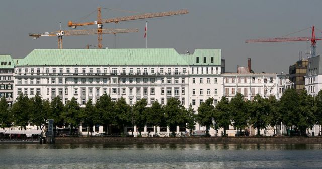 Die Binnenalster mit dem Hotel Vier Jahreszeiten - Freie und Hansestadt Hamburg