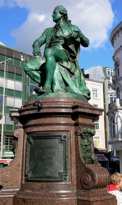 Das Lessing-Denkmal auf dem Gänsemarkt - Freie und Hansestadt Hamburg Das Lessing-Denkmal auf dem Gänsemarkt - Freie und Hansestadt Hamburg