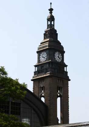Der Turm des Hamburger Hauptbahnhofes Der Turm des Hamburger Hauptbahnhofes