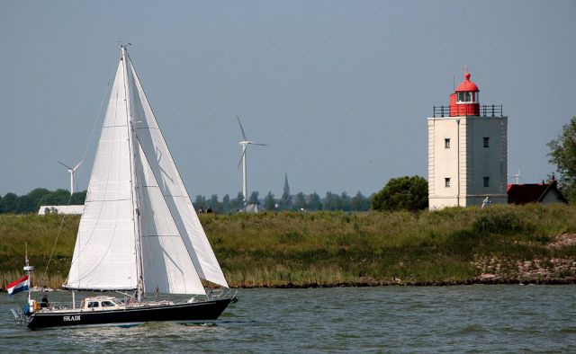 Vuurtoren De Ven, Oosterdijk - der denkmalgeschützte Leuchtturm nahe Enkhuizen am Ijsselmeer - Niederlande