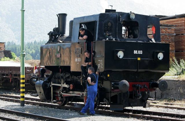 Rosentaler Dampfbummelzüge - Die Dampflok 88.103 (ex. KDL 8 SBS 3) im Bahnhof Ferlach, Kärnten