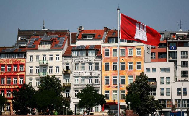 Die St. Pauli Hafenstraße am Elbufer - Freie und Hansestadt Hamburg Die St. Pauli Hafenstraße am Elbufer - Freie und Hansestadt Hamburg