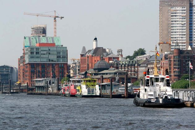 Das Elbufer rund um den Hamburger Fischmarkt Das Elbufer rund um den Hamburger Fischmarkt