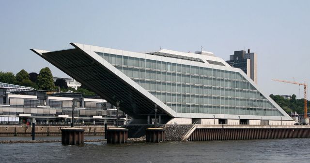 Dockland und Hamburg Cruise Center Altona