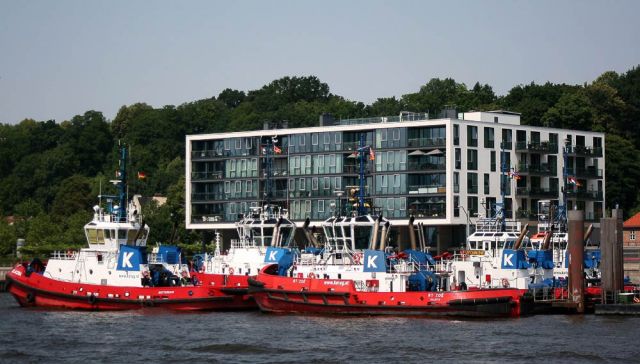 Hafenschlepper an der Neuen Schlepperbrücke - Norderelbe, Hamburg