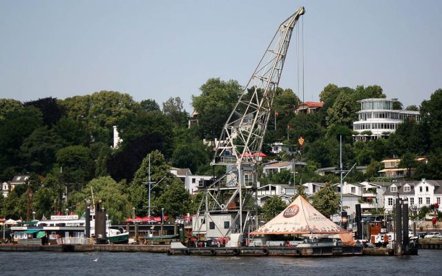 Städtereise Hamburg - Der Museumshafen Hamburg-Oevelgönne am Hamburger Elbufer Städtereise Hamburg - Der Museumshafen Hamburg-Oevelgönne am Hamburger Elbufer