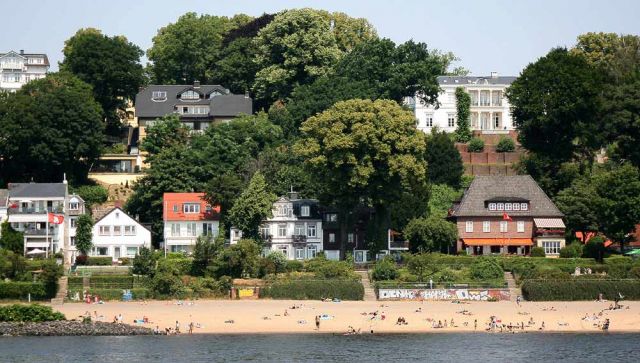 Der Elbstrand in Oevelgönne - Hamburg-Othmarschen Der Elbstrand in Oevelgönne - Hamburg-Othmarschen