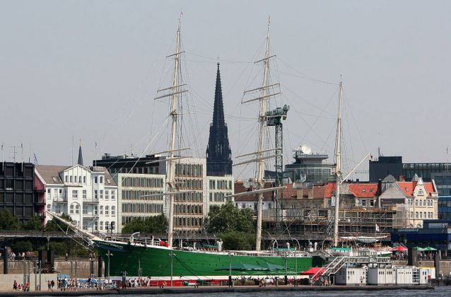 Städtereise HamburgRickmer Rickmers, Museums- und Denkmalschiff im Hamburger Hafen der St. Pauli-Landungsbrücken Städtereise HamburgRickmer Rickmers, Museums- und Denkmalschiff im Hamburger Hafen der St. Pauli-Landungsbrücken