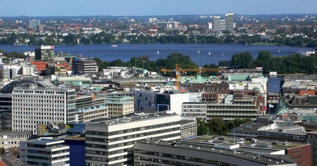 Die Hamburger Innenstadt mit Aussenalster - Freie und Hansestadt Hamburg Die Hamburger Innenstadt mit Aussenalster - Freie und Hansestadt Hamburg