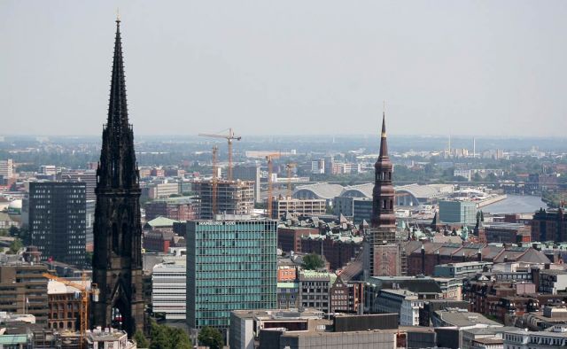 Rundblick vom Hamburger Michel - die Innenstadt mit den Hauptkirchen Sankt Petri und Sankt Jacobi Rundblick vom Hamburger Michel - die Innenstadt mit den Hauptkirchen Sankt Petri und Sankt Jacobi