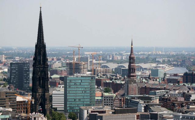 Rundblick vom Hamburger Michel - die Innenstadt mit den Hauptkirchen Sankt Petri und Sankt Jacobi