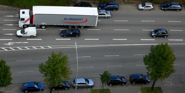 Rund um den Hamburger Michel - der rege Verkehr auf der Ludwig-Erhard-Strasse, der Bundesstrasse 4 Rund um den Hamburger Michel - der rege Verkehr auf der Ludwig-Erhard-Strasse, der Bundesstrasse 4