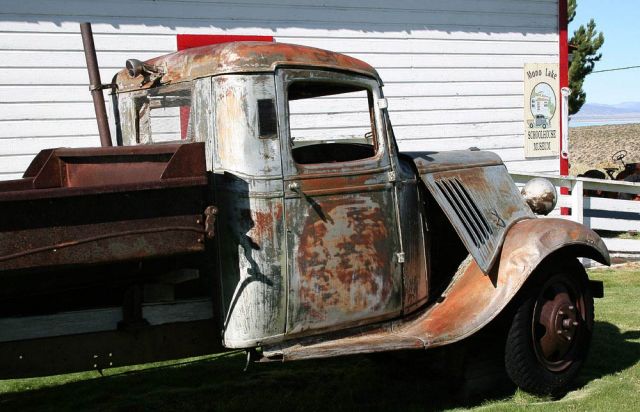 Lee Vining im Mono County Lee Vining im Mono County