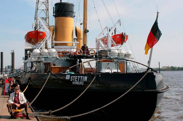 Der Dampfeisbrecher Stettin in seinem Heimathafen Hamburg-Oevelgönne
