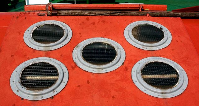 Maritime Details am Dampfeisbrecher Stettin Maritime Details am Dampfeisbrecher Stettin