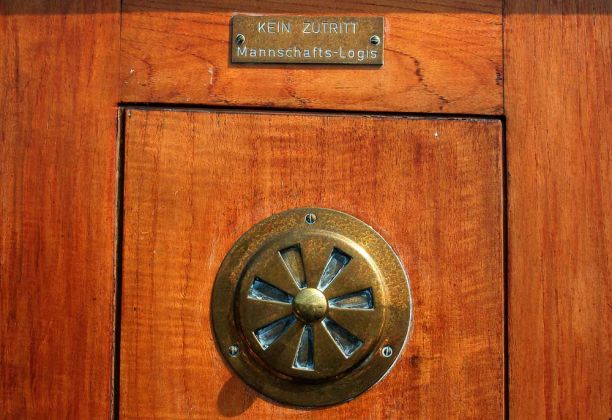 Maritime Details am Dampfeisbrecher Stettin Maritime Details am Dampfeisbrecher Stettin