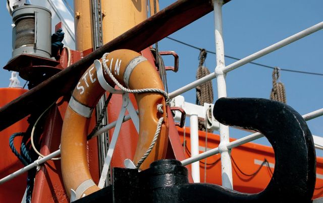 Maritime Details am Dampfeisbrecher Stettin Maritime Details am Dampfeisbrecher Stettin