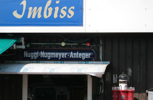 Imbiss am Nuggi-Nugmeyer-Anleger - Museumshafen Oevelgönne, Hamburg
