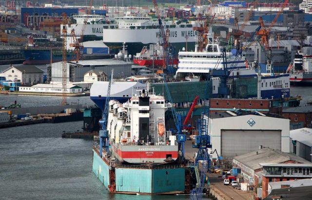 Seestadt Bremerhaven - Hafen- und Werftanlagen