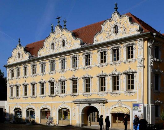 Stadtbücherei Würzburg - im Haus zum Falken am Marktplatz Stadtbücherei Würzburg - im Haus zum Falken am Marktplatz