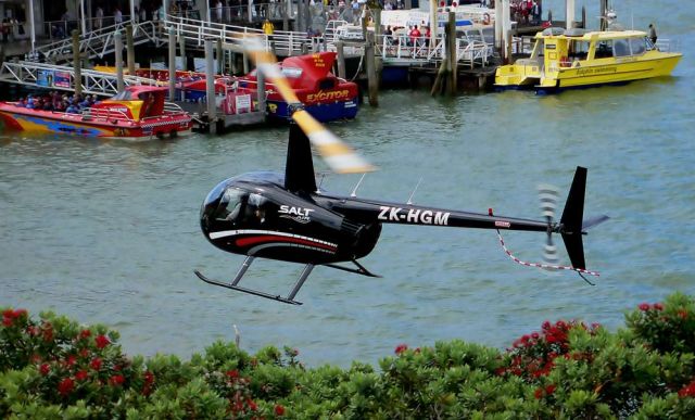 Hubschrauber - Helikopter - Robinson R 44 Raven Hubschrauber - Helikopter - Robinson R 44 Raven