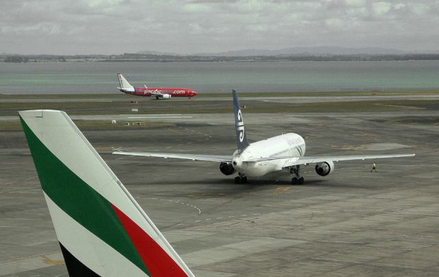 International Airport Auckland, New Zealand - eine Boeing 767-300 von Air New Zealand auf der Rollbahn