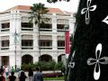 Das Raffles Hotel in Singapur - die historische Fassade im britischen Kolonial-Stil