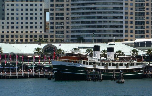 Die South Steyne war von 1938 bis 1974 als Fähre zwischen Manly und dem Circular Quay im Einsatz. Als Restaurantschiff  liegt sie heute in Sydneys Erlebnishafen, dem Darling Harbour.