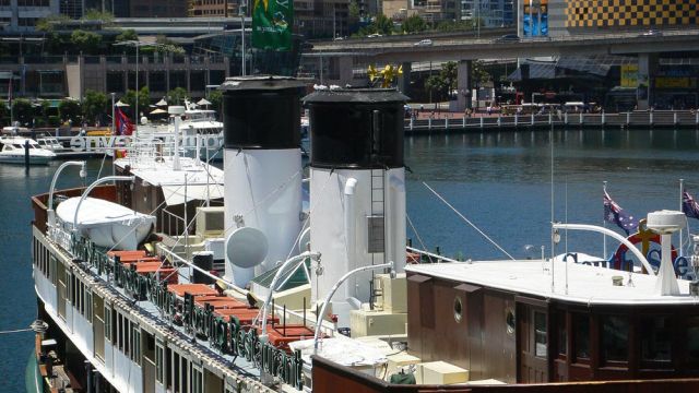 Die South Steyne war von 1938 bis 1974 als Fähre zwischen Manly und dem Circular Quay im Einsatz. Als Restaurantschiff liegt sie heute in Sydneys Erlebnishafen, dem Darling Harbour.