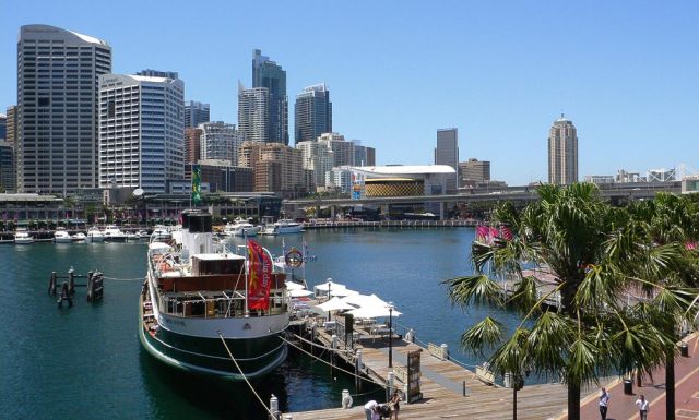 Die South Steyne war von 1938 bis 1974 als Fähre zwischen Manly und dem Circular Quay im Einsatz. Als Restaurantschiff liegt sie heute in Sydneys Erlebnishafen, dem Darling Harbour.