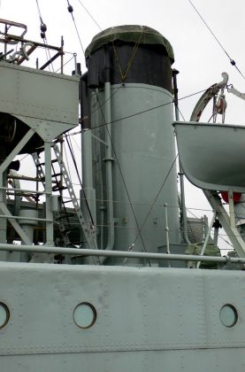 Die Korvette der Bathurst-Klasse der Royal Australian Navy Castlemaine, Baujahr 1941 - Weltkrieg II Museumsschiff am Gem Pier im Zentrum Williamstowns, Melbourne.