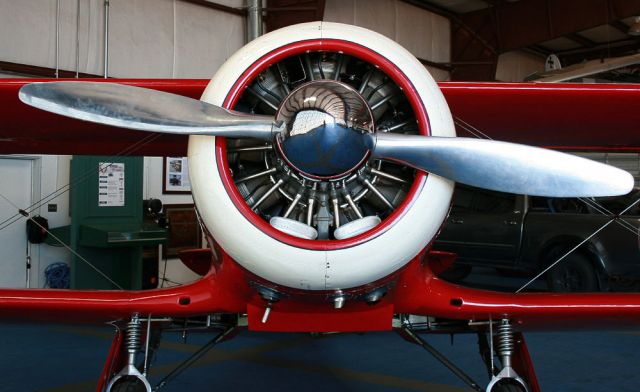 Doppeldecker - Beechcraft Modell G17S Staggerwing Doppeldecker - Beechcraft Modell G17S Staggerwing