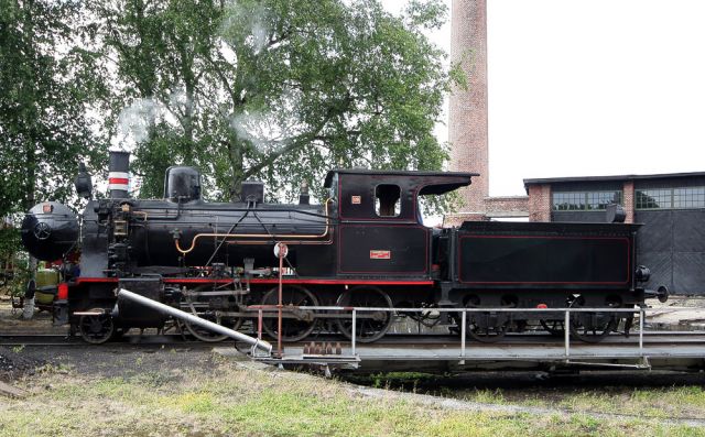 Museumsbanen Maribo-Bandholm - die Schlepptender-Lokomotive No. 19 von Henschel, Baujahr 1920 auf der Drehscheibe vor der Maribo Remise