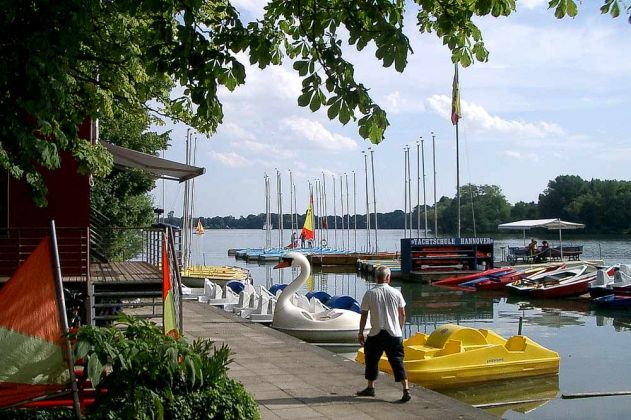 Die Landeshauptstadt Hannover - der Bootsverleih am Restaurant und Biergarten Pier 51 Die Landeshauptstadt Hannover - der Bootsverleih am Restaurant und Biergarten Pier 51