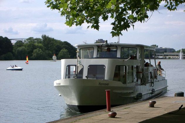 Die Landeshauptstadt Hannover - ein Maschseedampfer am Pier 51 Die Landeshauptstadt Hannover - ein Maschseedampfer am Pier 51