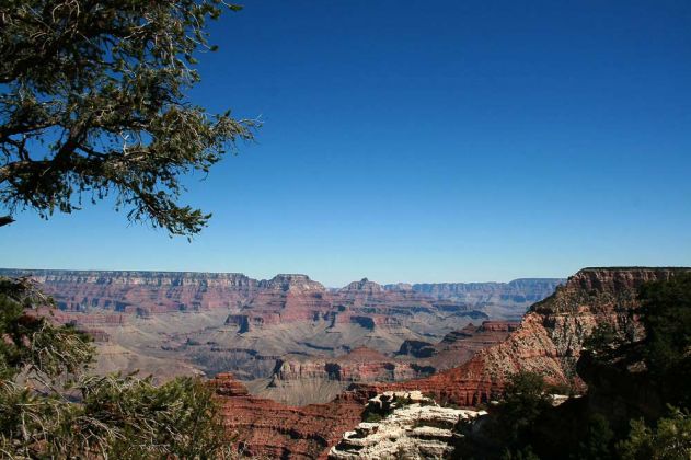 Grand Canyon South Rim - Ausblick vom Rim Trail zwischen YavapaI Point und Mather Point zum North Rim Grand Canyon South Rim - Ausblick vom Rim Trail zwischen YavapaI Point und Mather Point zum North Rim