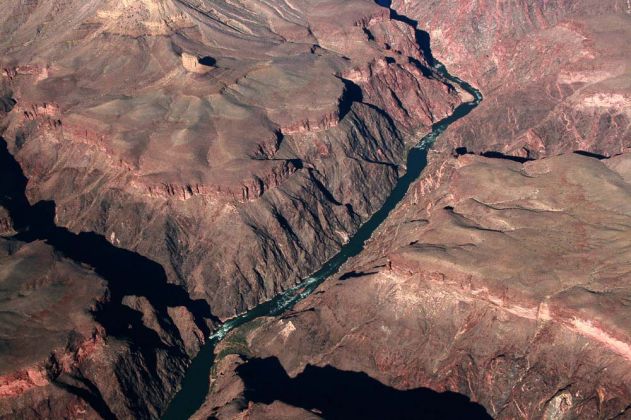 Der Colorado River im Grand Canyon aus der Luft - ein Rundflug mit einer Twin Otter der Grand Canyon Airlines Der Colorado River im Grand Canyon aus der Luft - ein Rundflug mit einer Twin Otter der Grand Canyon Airlines