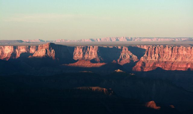 Grand Canyon South Rim Trail zwischen YavapaI Point und Mather Point zum Sonnenuntergang Grand Canyon South Rim Trail zwischen YavapaI Point und Mather Point zum Sonnenuntergang