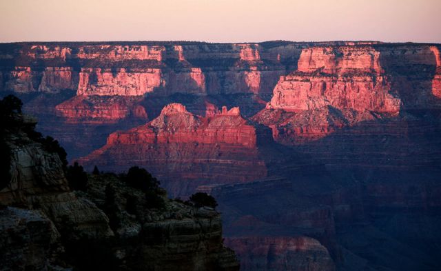 Blue Hour - Grand Canyon South Rim Trail zwischen YavapaI Point und Mather Point zum Sonnenuntergang Blue Hour - Grand Canyon South Rim Trail zwischen YavapaI Point und Mather Point zum Sonnenuntergang