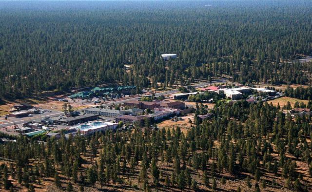 Tusayan am Main Entrance zum South Rim des Grand Canyon National Parks aus der Luft - Coconino County, Arizona Tusayan am Main Entrance zum South Rim des Grand Canyon National Parks aus der Luft - Coconino County, Arizona